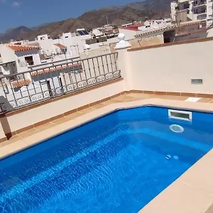 ático Con Piscina Privada En El Corazón De Nerja! Сasa de vacaciones