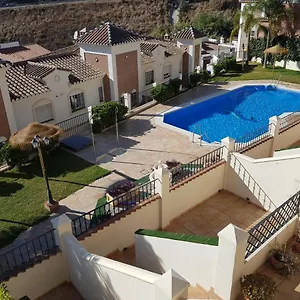 Stunning 2-Bed House In Nerja W Pool A C Garage Сasa de vacaciones